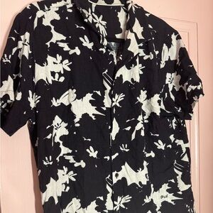Men’s button up Black & white shirt